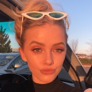 Meet your Posher, Mikaela